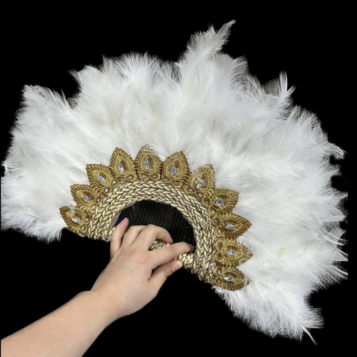 Éventail  en Plumes Demi-Cercle – Éventail Mariage Fait Main en Plumes avec Pierres Cristal – Éventail Mariée Élégant pour Cérémonie, Soirée & Décoration